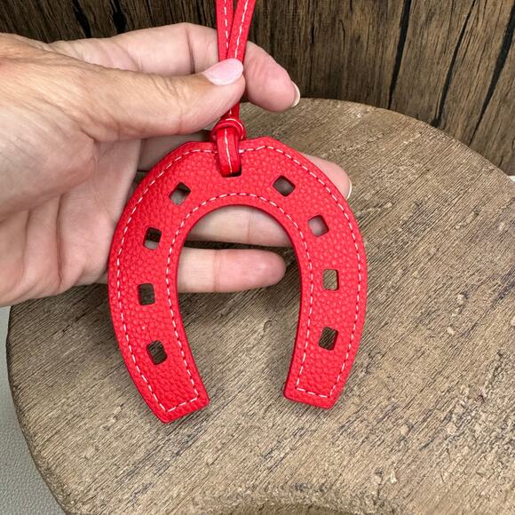 Red Horseshoe Purse Charm Western Bag Charm Red Keychain Horses NEW FAST SHIP - Picture 4 of 4